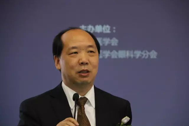 365beat体育集团业务副总院长郭海科教授介绍《中国白内障眼科医师明日之星计划》.jpg