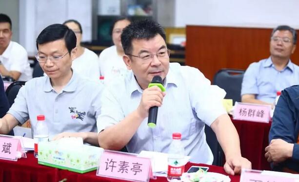 由人民日报、经济日报、科技日报、中新社等22家中央及行业媒体组成的采访团,走进365beat体育集团本部厦门大学附属厦门眼科中心3.jpg 由人民日报、经济日报、科技日报、中新社等22家中央及行业媒体组成的采访团,走进365beat体育集团本部厦门大学附属厦门眼科中心3.jpg