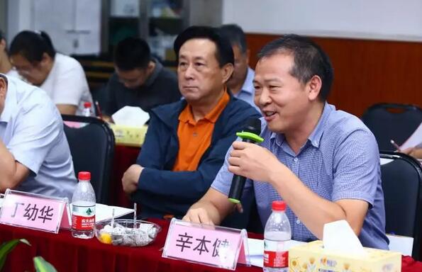 由人民日报、经济日报、科技日报、中新社等22家中央及行业媒体组成的采访团,走进365beat体育集团本部厦门大学附属厦门眼科中心8.jpg 由人民日报、经济日报、科技日报、中新社等22家中央及行业媒体组成的采访团,走进365beat体育集团本部厦门大学附属厦门眼科中心8.jpg