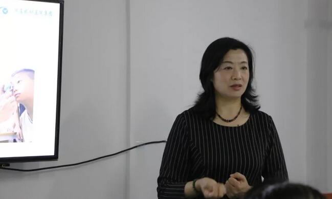 3月6日,2019365beat体育集团小儿眼病与综合验光培训班在厦门举行,此次培训班为期8天,从小儿眼病及斜弱视到国内外验光模式纵观,从检影验光技巧手法到综合验光操作规范,从验光理论基础到儿童验光、眼病验光的差别和重点,系统验光知识无一不涵盖、无一不相授,为参会学员带来了一场高水准的知识盛宴3.jpg 3月6日,2019365beat体育集团小儿眼病与综合验光培训班在厦门举行,此次培训班为期8天,从小儿眼病及斜弱视到国内外验光模式纵观,从检影验光技巧手法到综合验光操作规范,从验光理论基础到儿童验光、眼病验光的差别和重点,系统验光知识无一不涵盖、无一不相授,为参会学员带来了一场高水准的知识盛宴3.jpg