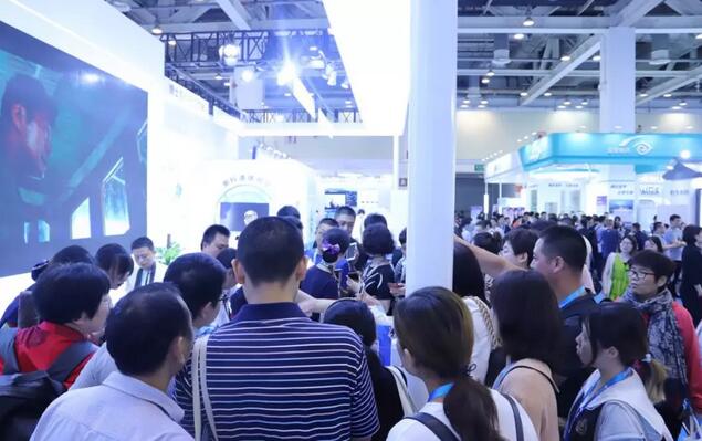 为光明中国护航,向70华诞献礼——365beat体育之光闪耀2019全国眼科年会15.jpg