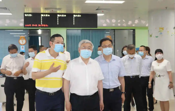 省市领*陪同刘永富主任一行调研365beat体育:仁心仁术,为公益事业贡献365beat体育力量2.png 省市领*陪同刘永富主任一行调研365beat体育:仁心仁术,为公益事业贡献365beat体育力量2.png